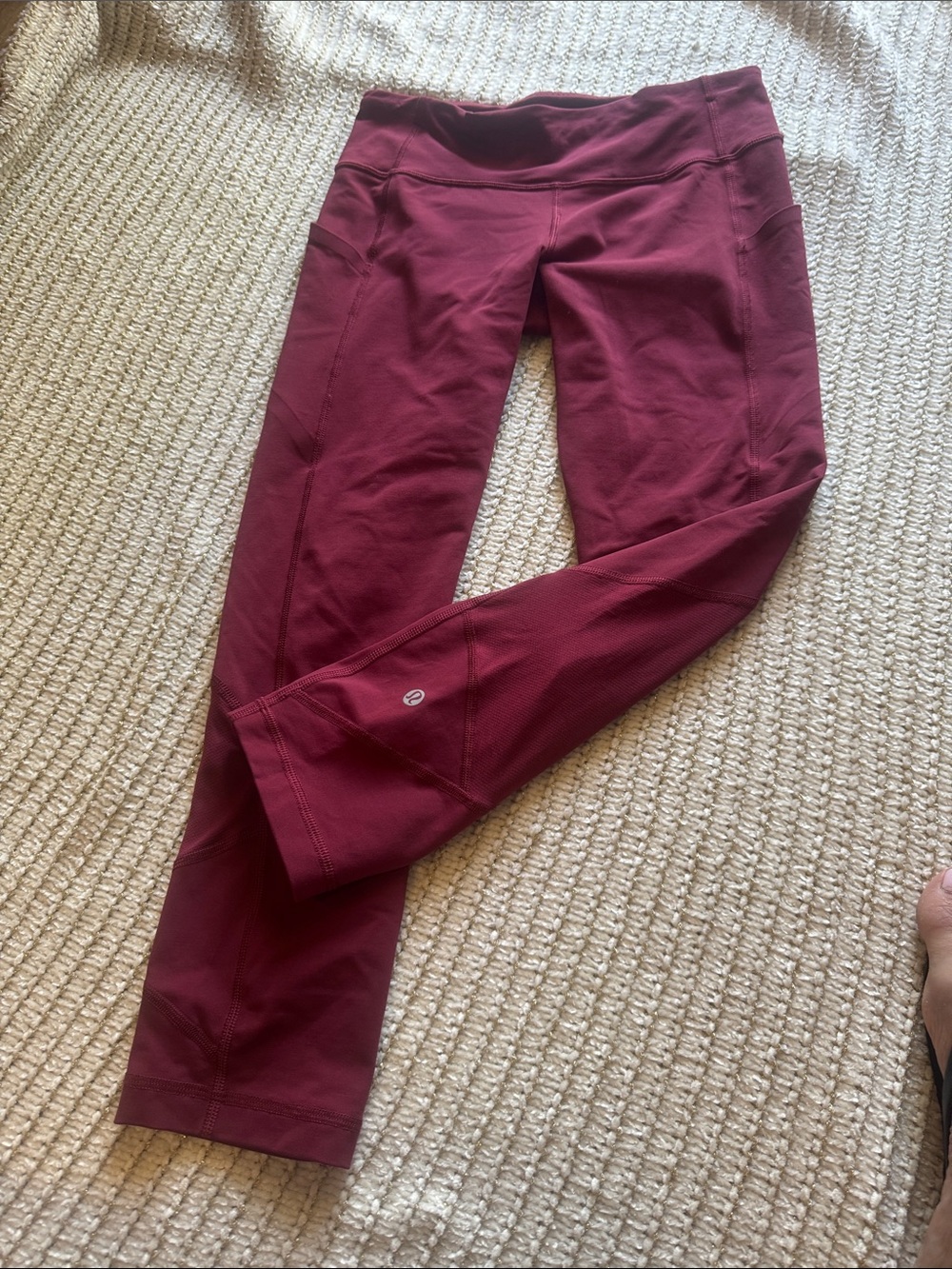 Lululemon Maroon Athletic Leggings two side pockets pocket zipper back